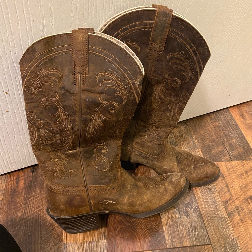 well loved ariat womens boots
